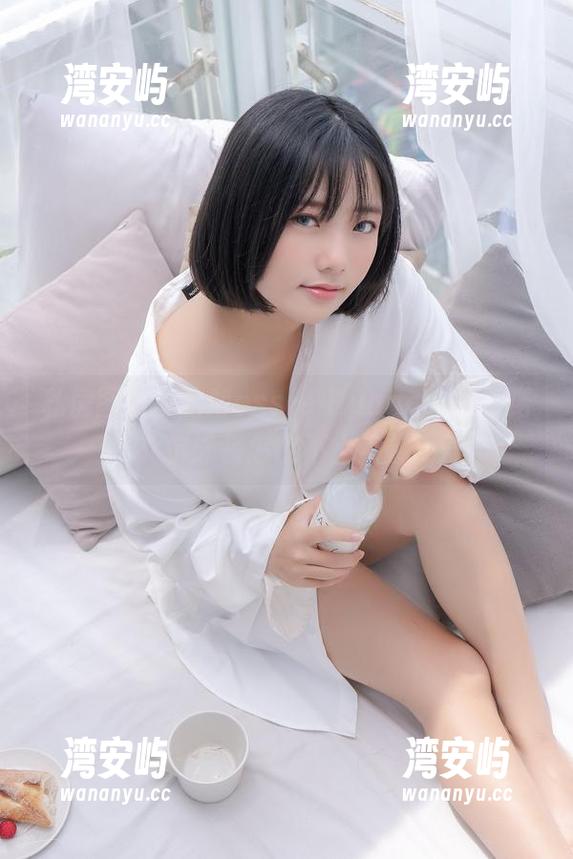 私房图包里的Messie Huang，白银诺艾尔泳装怎能不上热搜？
